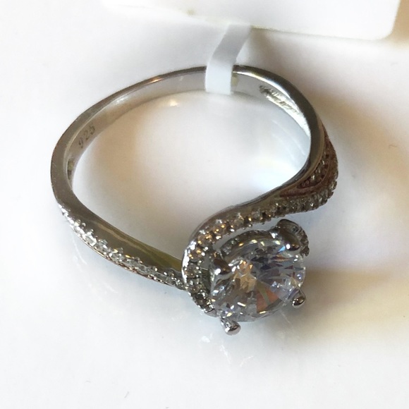 NEW CZ 925 STERLING SILVER ROUND CUT SIZE 7 RING - Picture 1 of 4